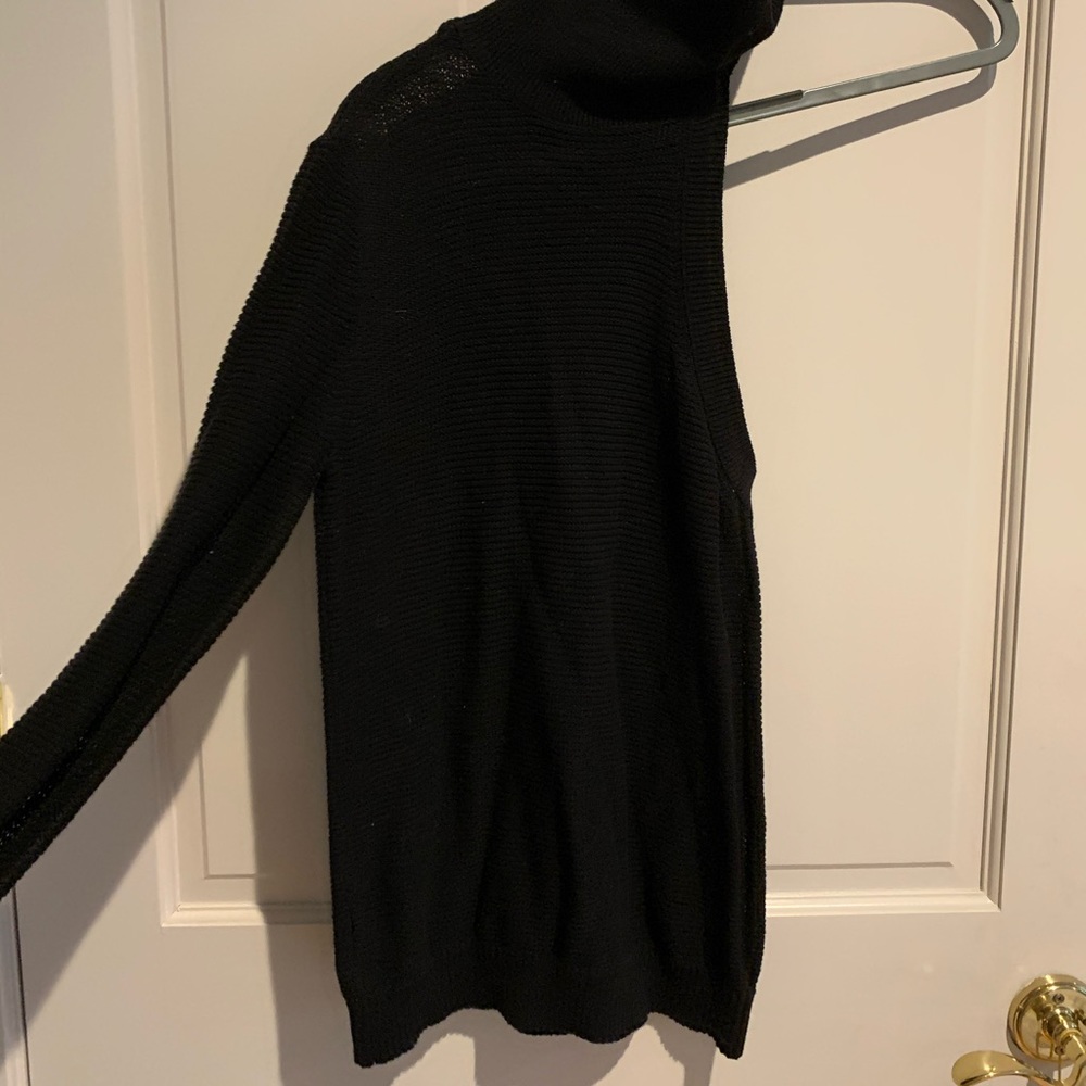 Half sleeved sweater